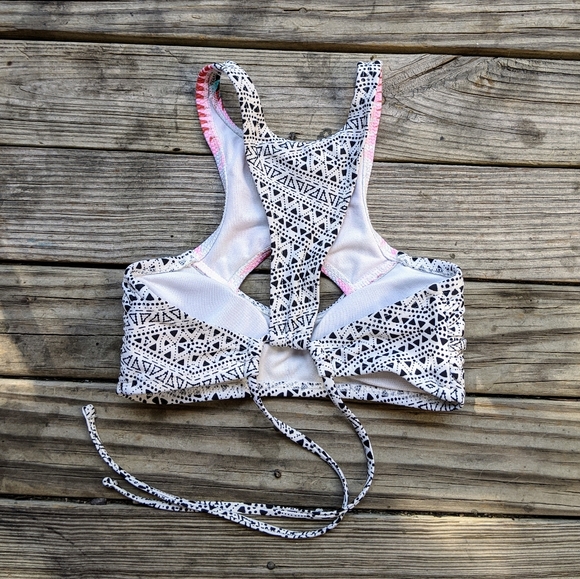 Xhilaration Bikini Swim Top - Picture 2 of 4